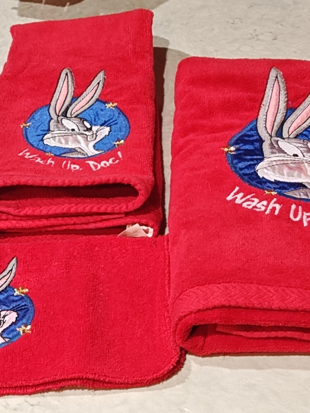 Vtg 1993  Looney Tunes Bugs Bunny Towel Set  Of 3  one hand towels, one wash tow